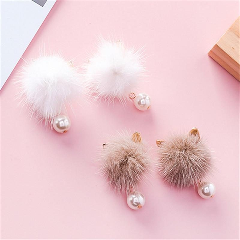 Mignonnes Boucles D'oreilles En Forme De Boule De Fourrure Avec Oreilles De Chat